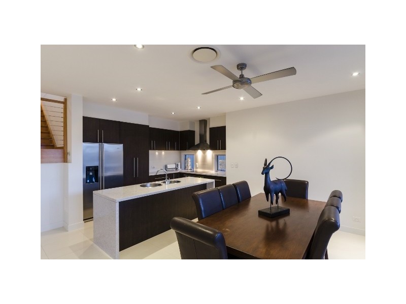 12 West Lynne, Benowa Waters QLD 4217