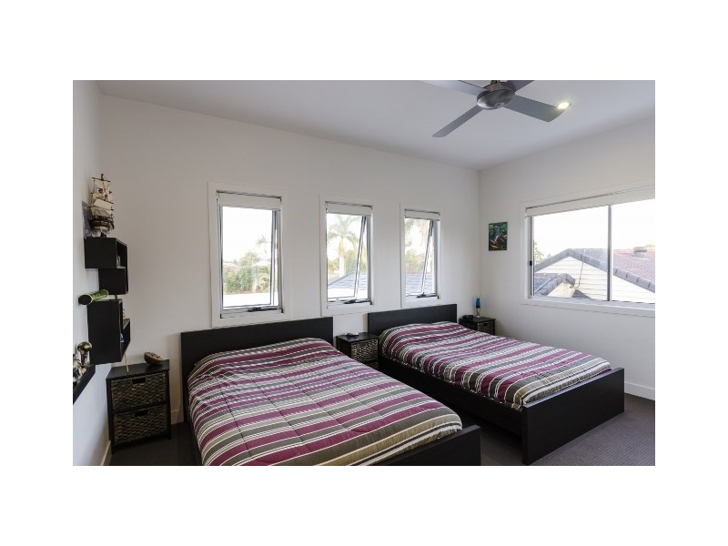 12 West Lynne, Benowa Waters QLD 4217