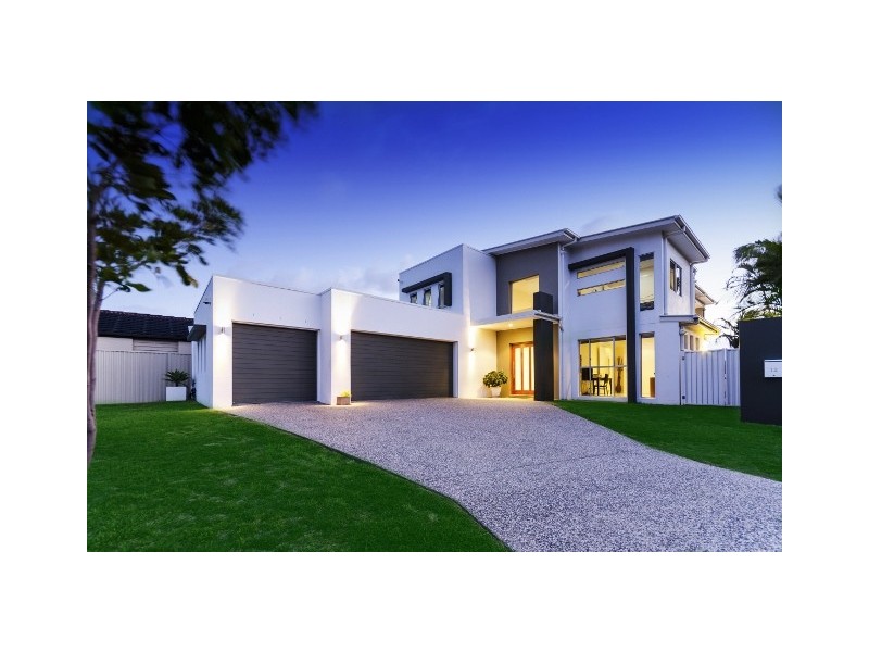 12 West Lynne, Benowa Waters QLD 4217