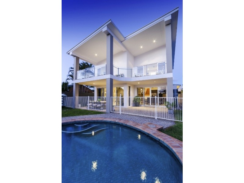 12 West Lynne, Benowa Waters QLD 4217