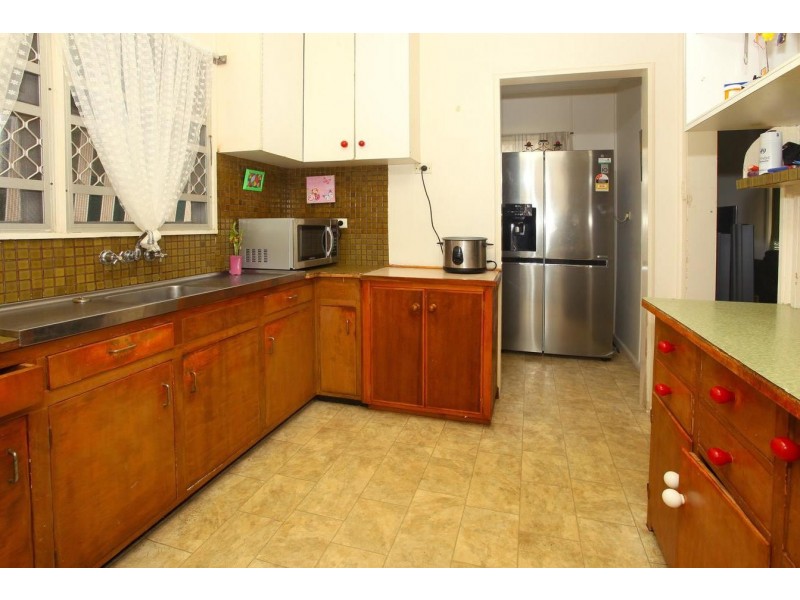 115 Falconer St, Southport QLD 4215