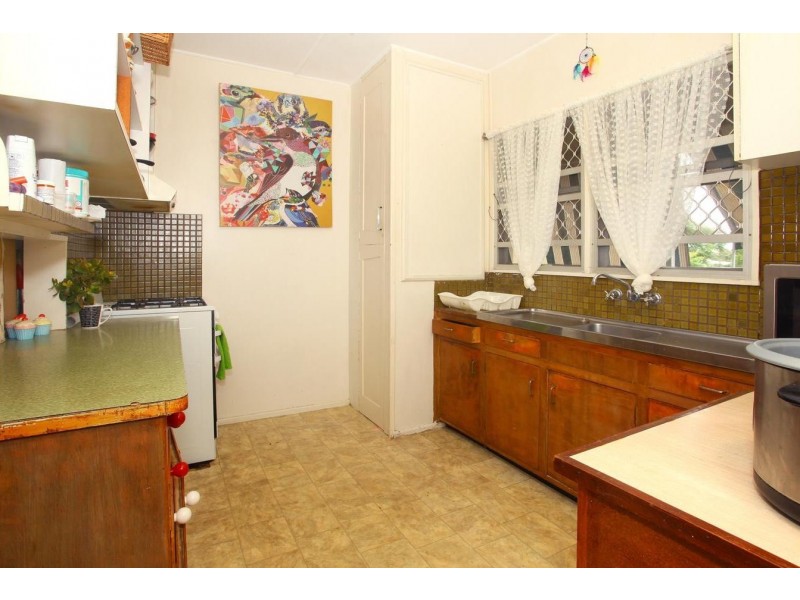 115 Falconer St, Southport QLD 4215