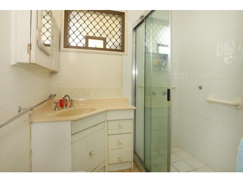 115 Falconer St, Southport QLD 4215