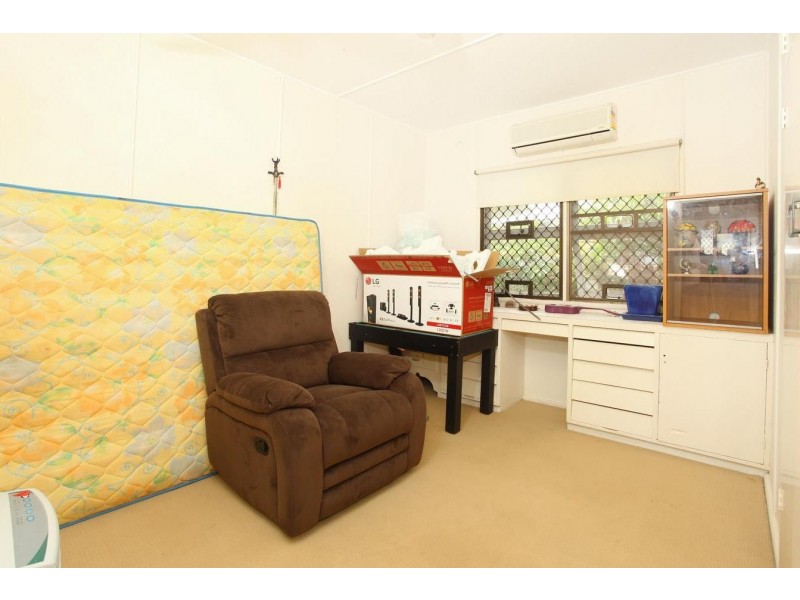 115 Falconer St, Southport QLD 4215