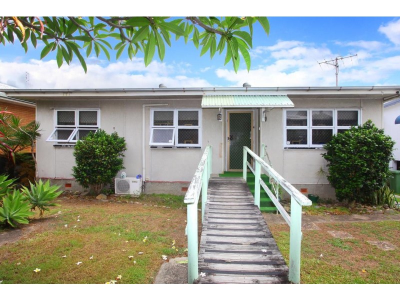 115 Falconer St, Southport QLD 4215