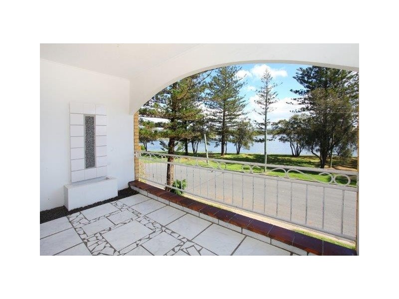 4 ‘Bimbadeen’ 13 Sunset Boulevard, Surfers Paradise QLD 4217