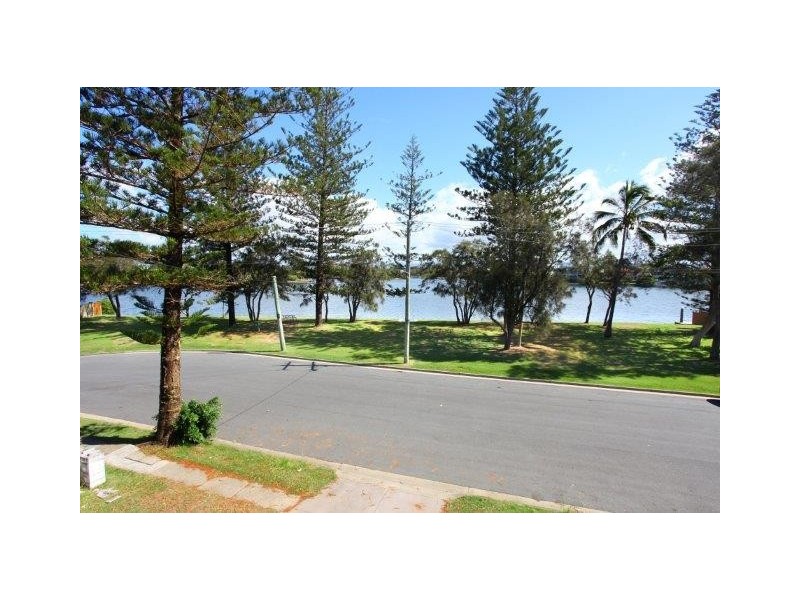 4 ‘Bimbadeen’ 13 Sunset Boulevard, Surfers Paradise QLD 4217