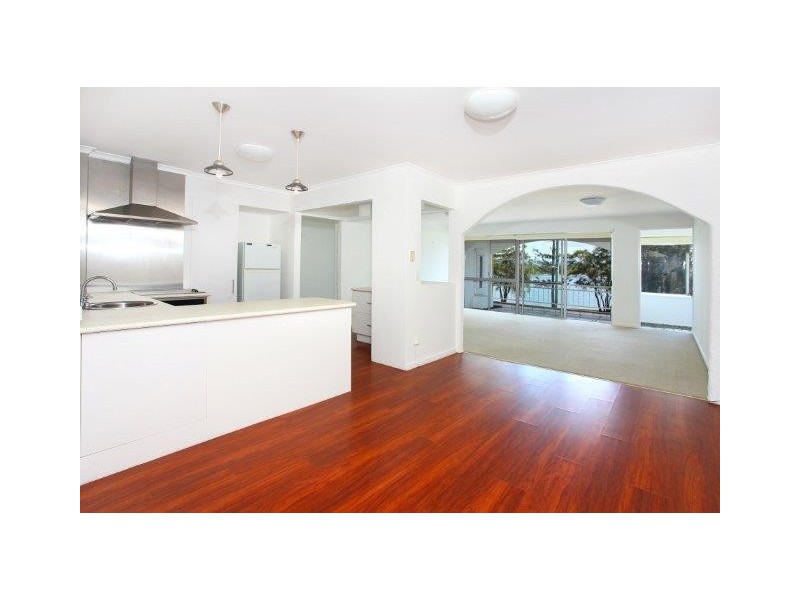 4 ‘Bimbadeen’ 13 Sunset Boulevard, Surfers Paradise QLD 4217