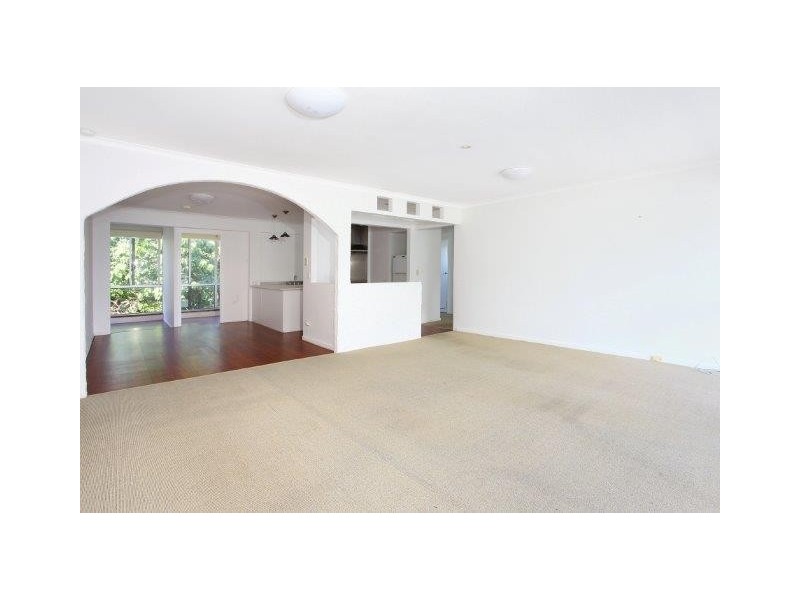 4 ‘Bimbadeen’ 13 Sunset Boulevard, Surfers Paradise QLD 4217