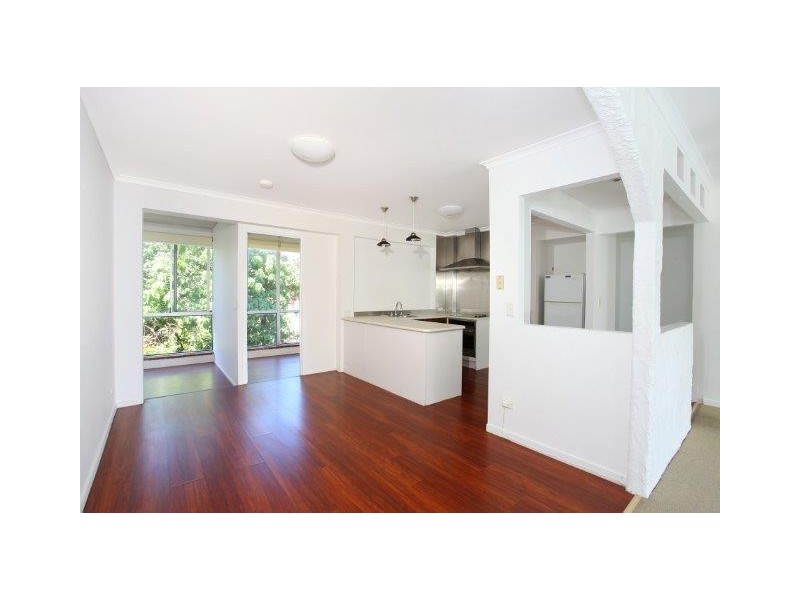 4 ‘Bimbadeen’ 13 Sunset Boulevard, Surfers Paradise QLD 4217