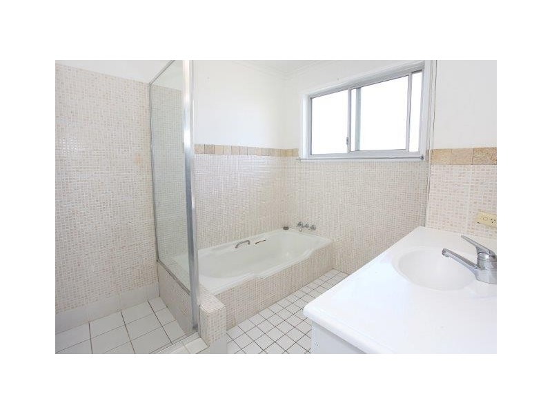 4 ‘Bimbadeen’ 13 Sunset Boulevard, Surfers Paradise QLD 4217