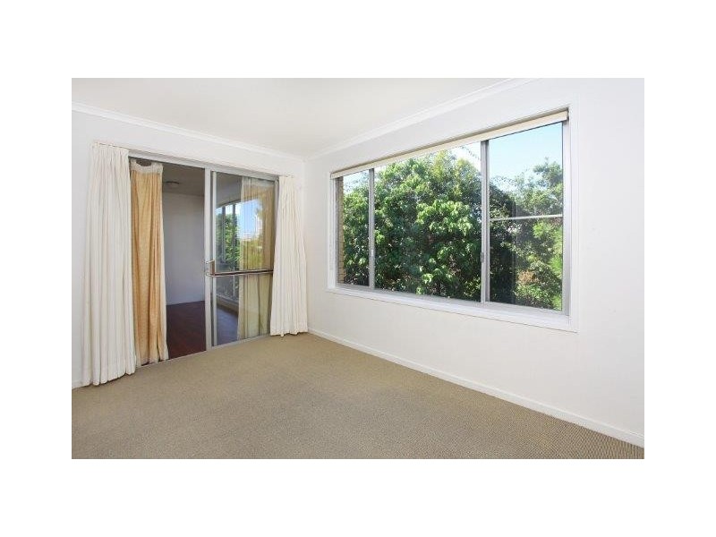 4 ‘Bimbadeen’ 13 Sunset Boulevard, Surfers Paradise QLD 4217