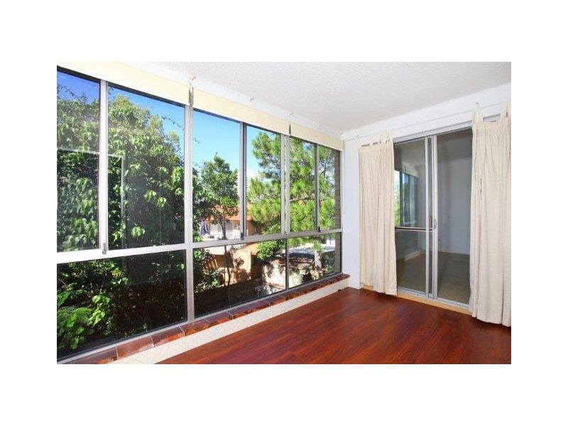 4 ‘Bimbadeen’ 13 Sunset Boulevard, Surfers Paradise QLD 4217