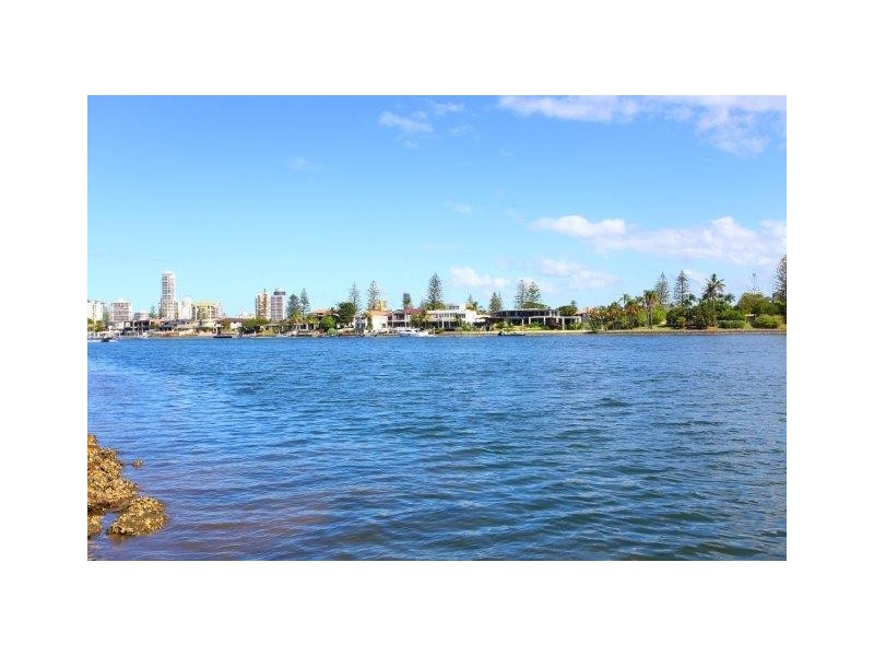 4 ‘Bimbadeen’ 13 Sunset Boulevard, Surfers Paradise QLD 4217