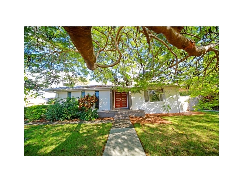 33 Gretel Drive, Mermaid Waters QLD 4218