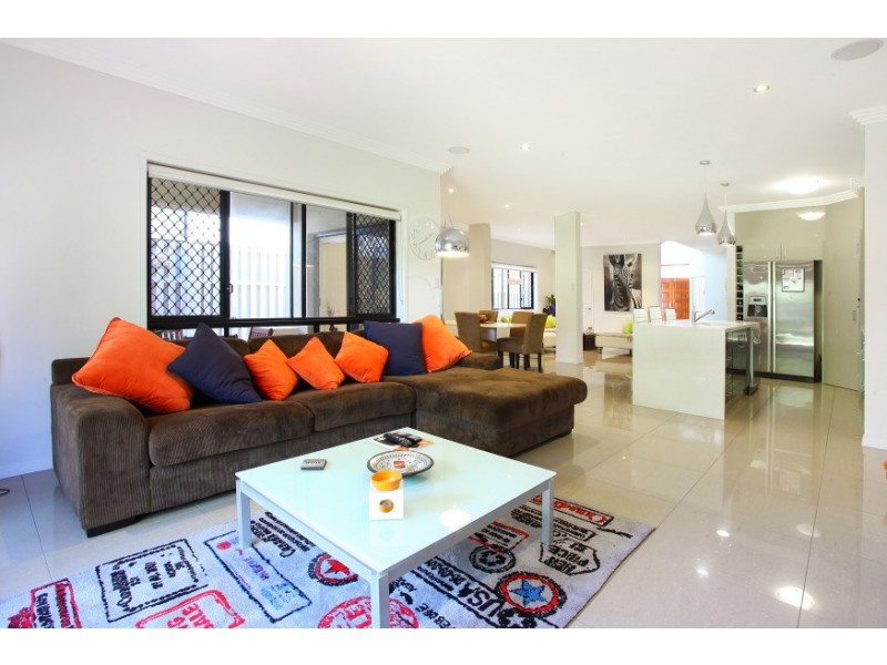 10 Meron Street, Southport QLD 4215