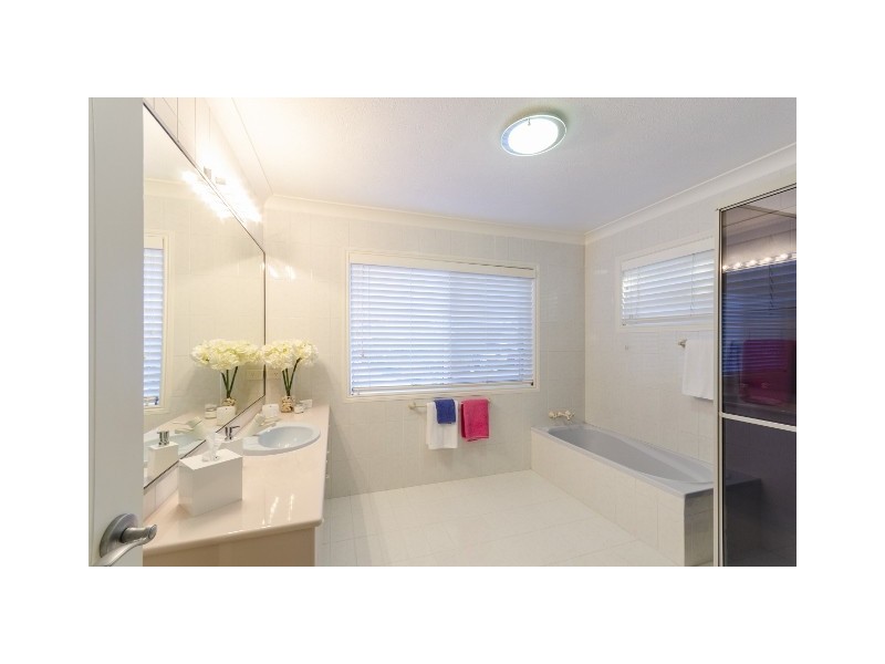 12 Charolais Crescent, Benowa Waters QLD 4217