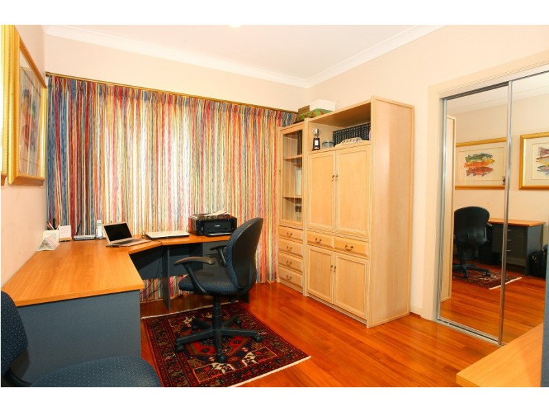 25 Clear Water Bay Avenue, Clear Island Waters QLD 4226