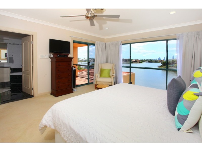 25 Clear Water Bay Avenue, Clear Island Waters QLD 4226