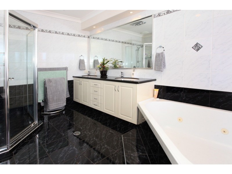 25 Clear Water Bay Avenue, Clear Island Waters QLD 4226