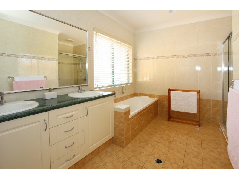 25 Clear Water Bay Avenue, Clear Island Waters QLD 4226