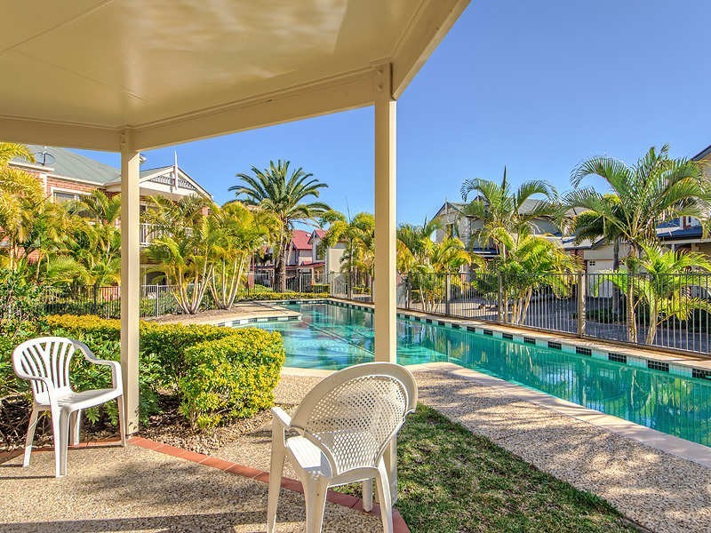 55 Paradise Springs Ave, Robina QLD 4226