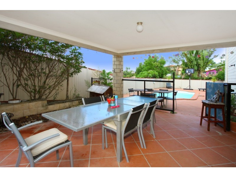 27 Armstrong Way, Highland Park QLD 4211