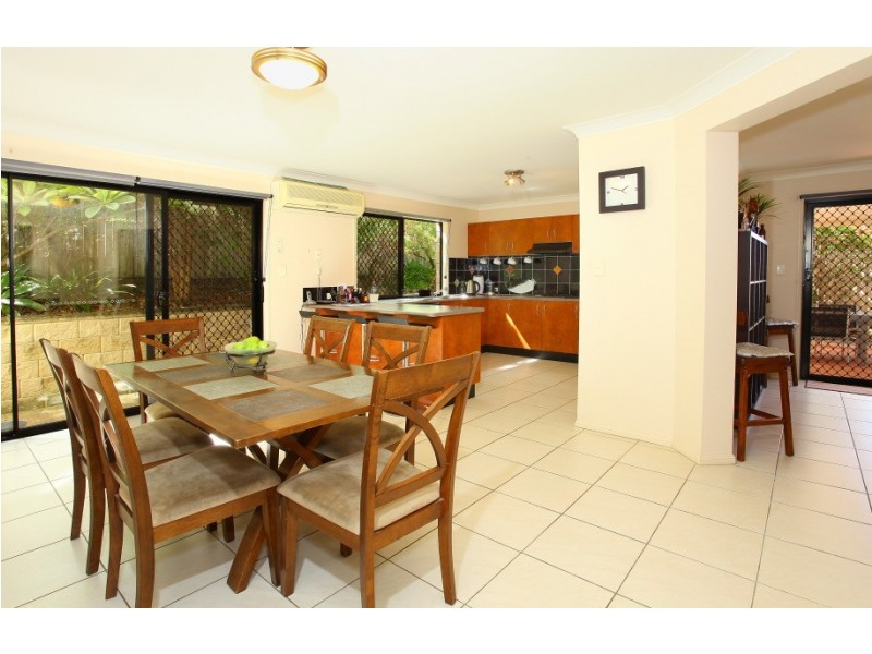 27 Armstrong Way, Highland Park QLD 4211