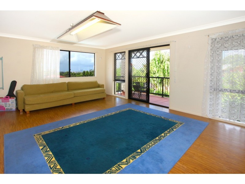 27 Armstrong Way, Highland Park QLD 4211