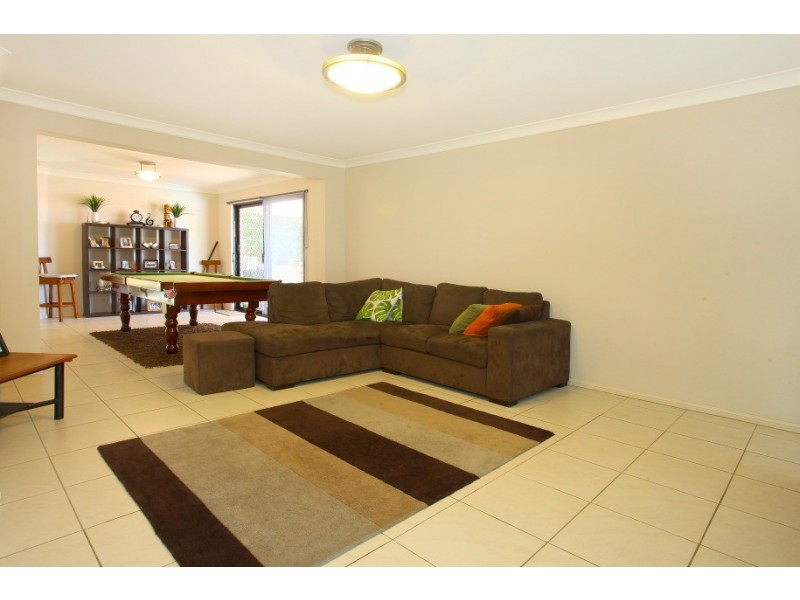 27 Armstrong Way, Highland Park QLD 4211
