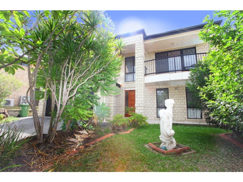 27 Armstrong Way, Highland Park QLD 4211