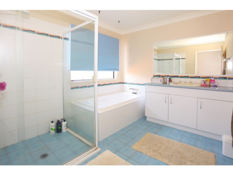 27 Armstrong Way, Highland Park QLD 4211