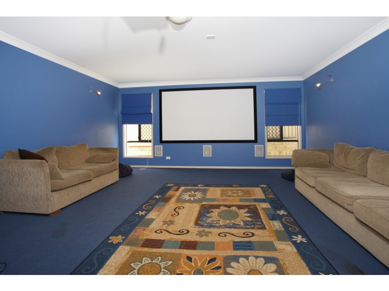 27 Armstrong Way, Highland Park QLD 4211
