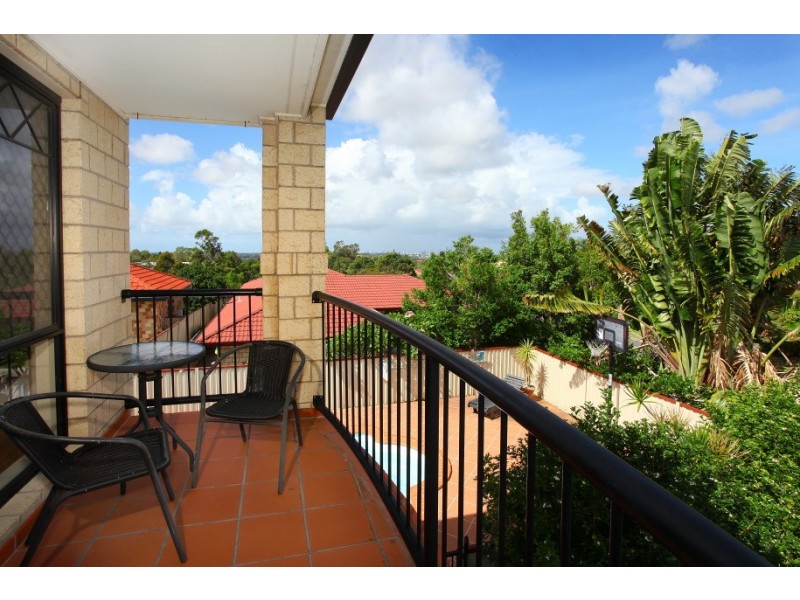 27 Armstrong Way, Highland Park QLD 4211