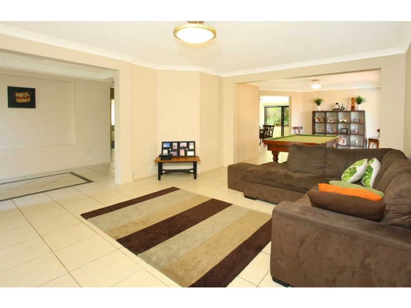 27 Armstrong Way, Highland Park QLD 4211