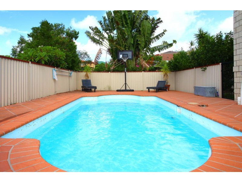 27 Armstrong Way, Highland Park QLD 4211