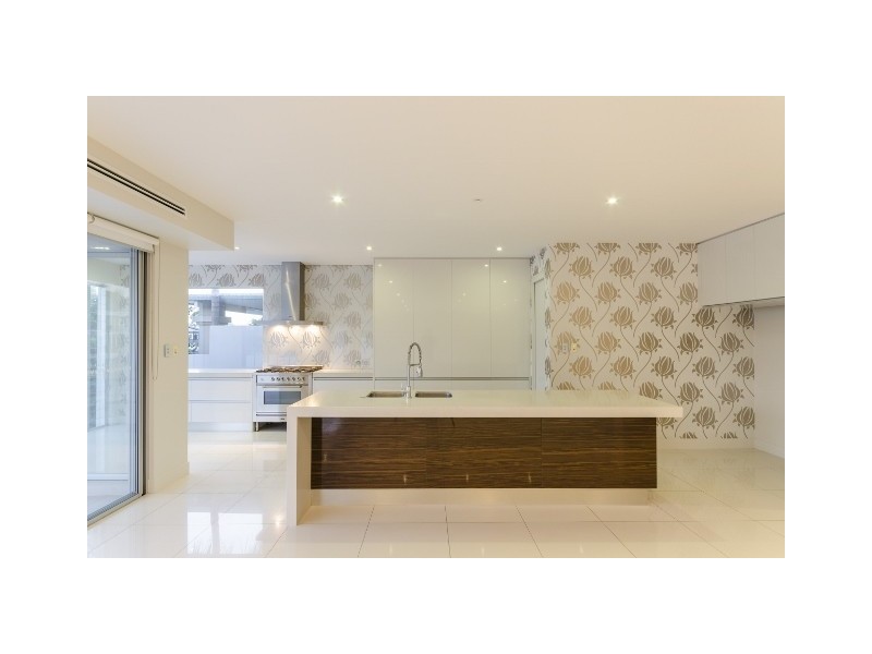 28 Salerno Street, Isle Of Capri QLD 4217