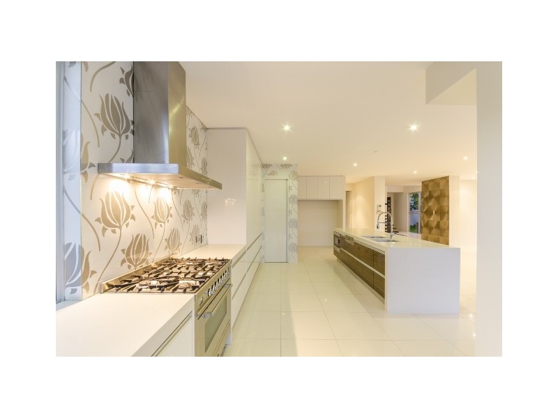 28 Salerno Street, Isle Of Capri QLD 4217