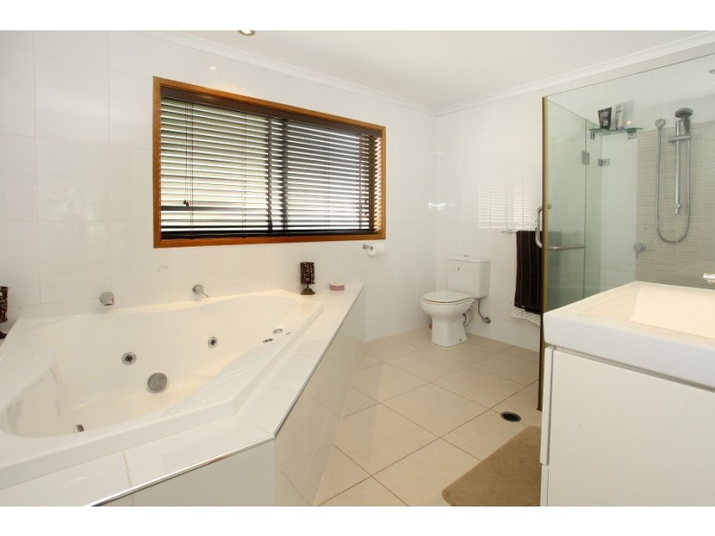 56 Collins Crescent, Benowa QLD 4217