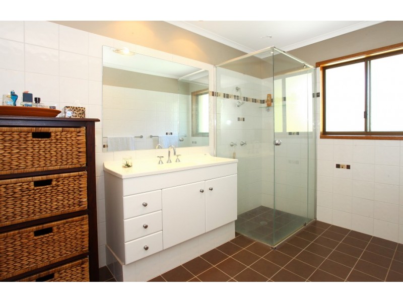 56 Collins Crescent, Benowa QLD 4217