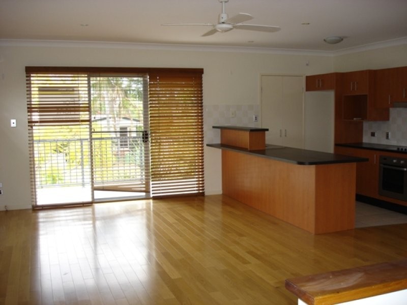 10/16 Baker St, Labrador QLD 4215