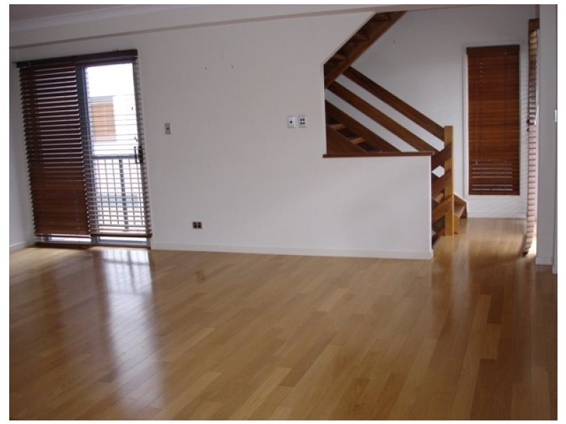 10/16 Baker St, Labrador QLD 4215