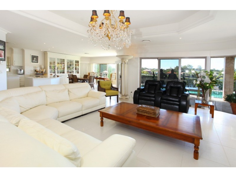 70/40 Cotlew Street East, Southport QLD 4215