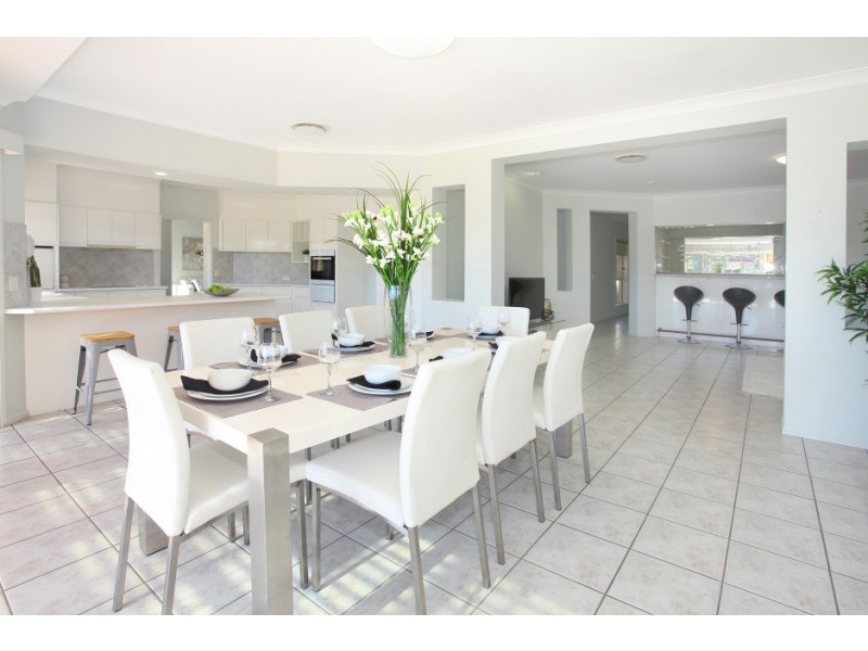 1055 Rosebank Way West, Hope Island QLD 4212
