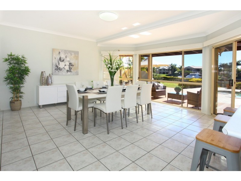 1055 Rosebank Way West, Hope Island QLD 4212