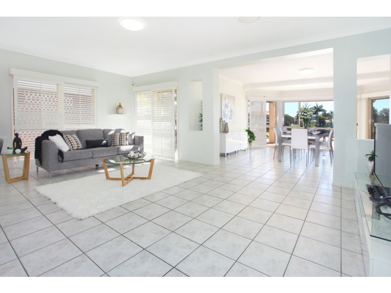 1055 Rosebank Way West, Hope Island QLD 4212