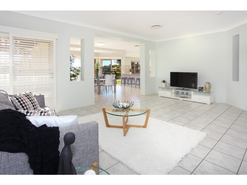 1055 Rosebank Way West, Hope Island QLD 4212