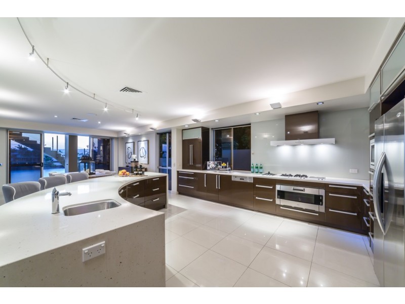 75 Sir Bruce Small Boulevard, Benowa Waters QLD 4217