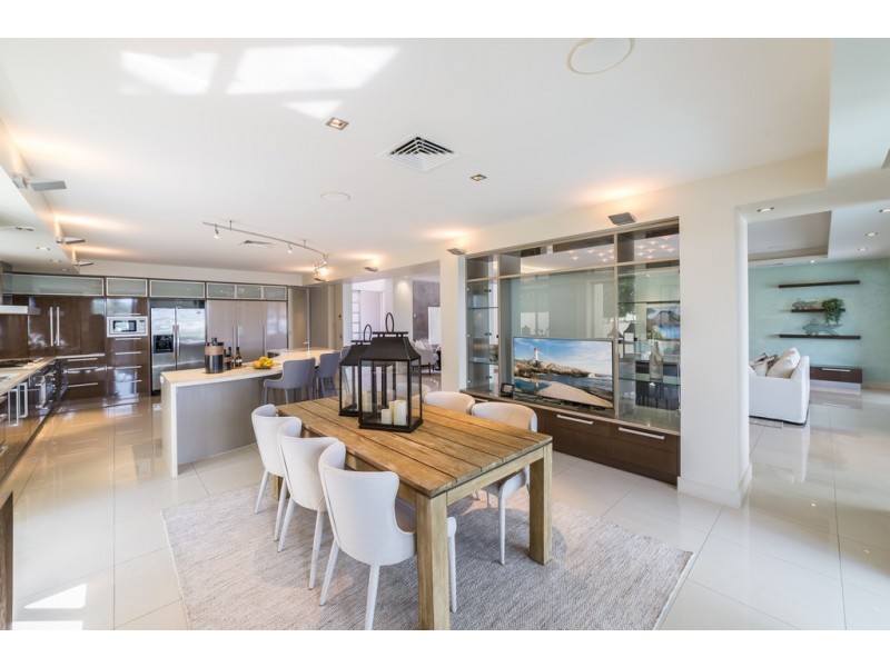 75 Sir Bruce Small Boulevard, Benowa Waters QLD 4217