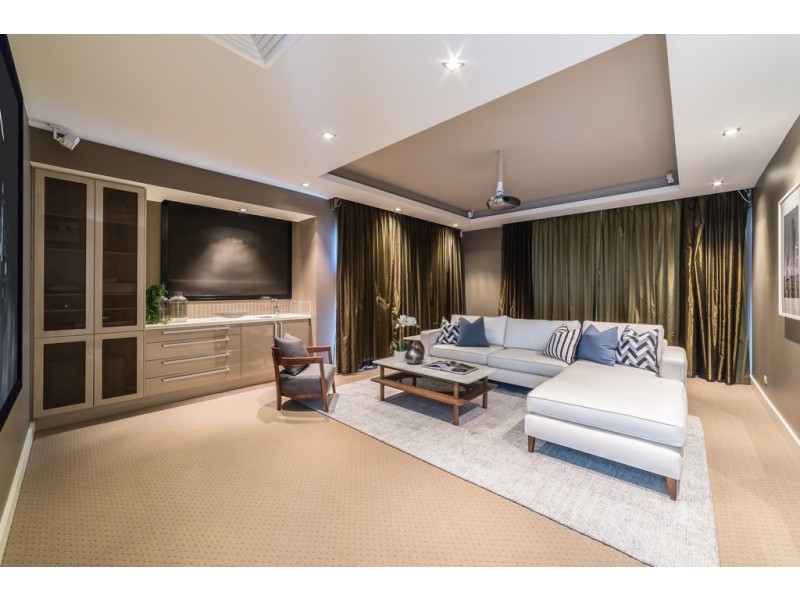 75 Sir Bruce Small Boulevard, Benowa Waters QLD 4217